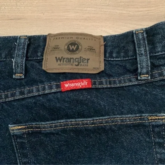 Wrangler Men's Dark Blue Relaxed Fit Jeans - Picture 6 of 10